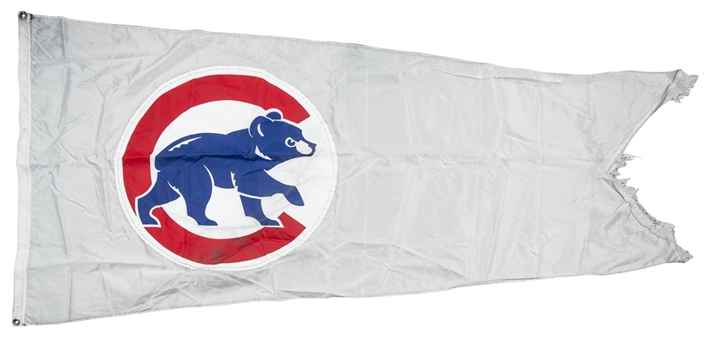 2015 Chicago Cubs “WALKING BEAR” White Flag Flown on Wrigley Field Rooftop 